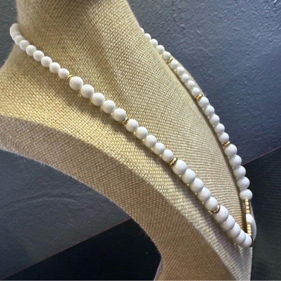 Vintage NAPIER 1980s Milky White Bead Gold Tone Necklace Cocktail Statement - Picture 2 of 4